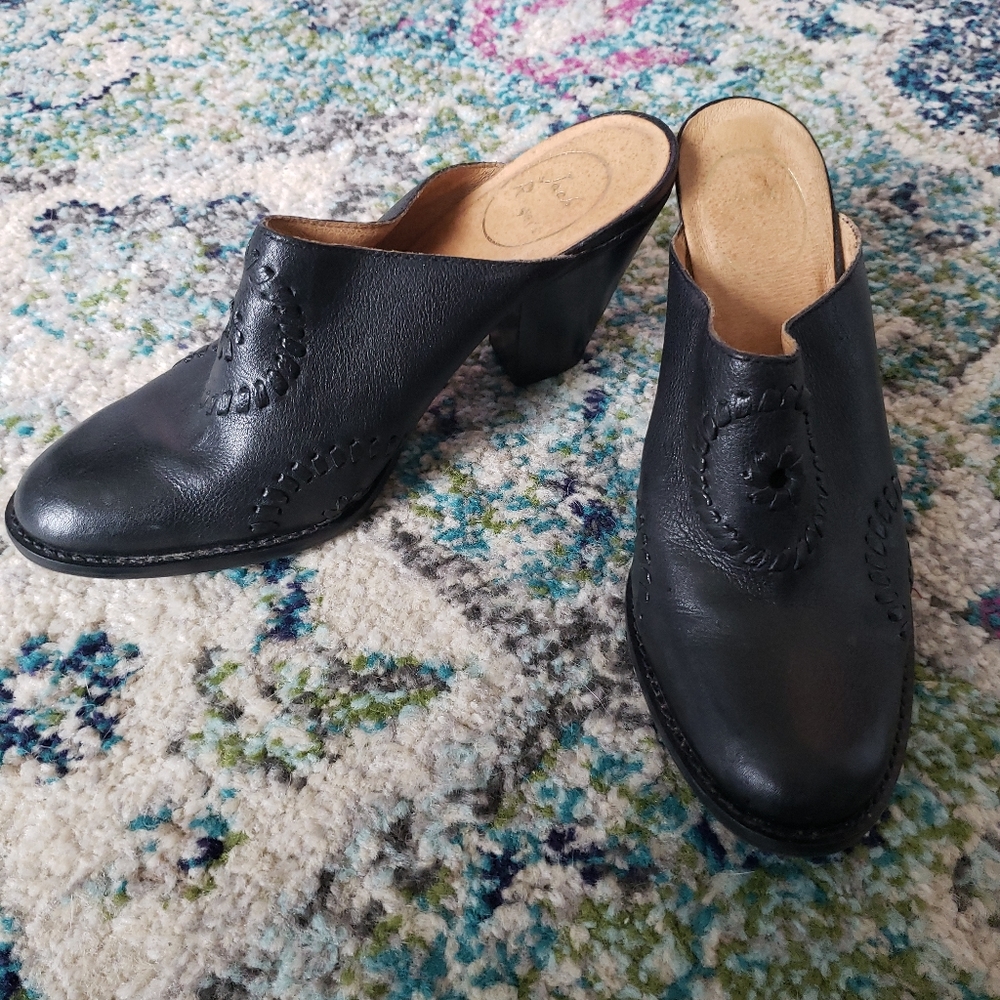 Jack Rogers Marley Embroidered Mules Size 7.5